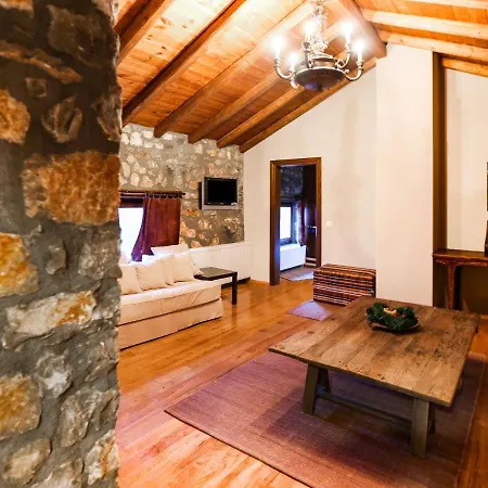 Alluring Holiday In Pella With Jacuzzi Prázdninový dům