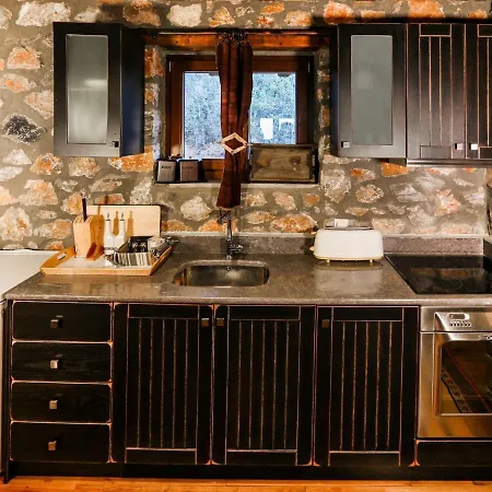 Alluring Holiday In Pella With Jacuzzi *